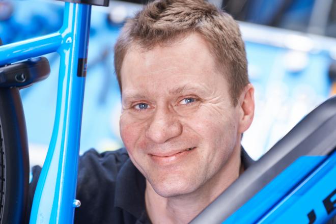 Thomas Hofer, Fahrradmechanike und Militärvelo-Spezialist bei Velo Zürich